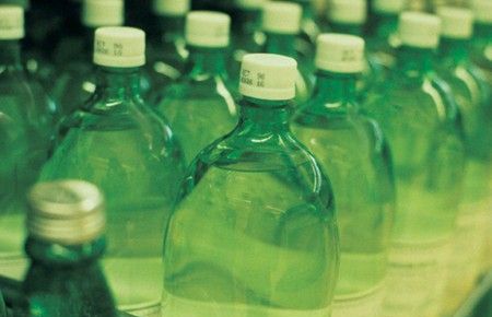 BRAȘOV. Băuturi (non)alcoolice ținute în CANICULĂ, la un depozit din oraș! Sorin Susanu: „Pot cauza probleme importante de sănătate” 1 pet-uri.jpg