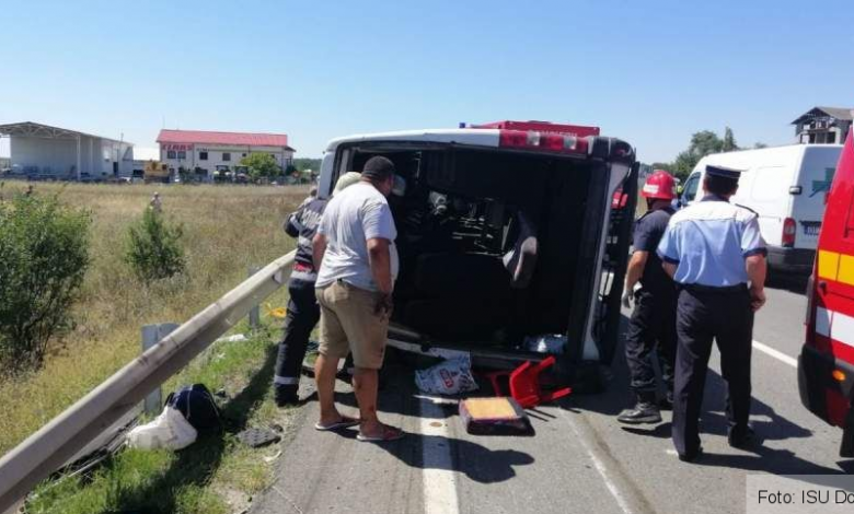 Doi morți și 6 răniți după răsturnarea unui microbuz de pe ruta Brașov - Craiova 1 accidentdolj_5.jpg