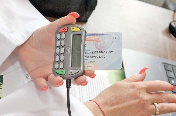 BRAȘOV. Medicii de familie fac și „ture de noapte” din cauza cardului de sănătate 1 card-sanatate.jpg