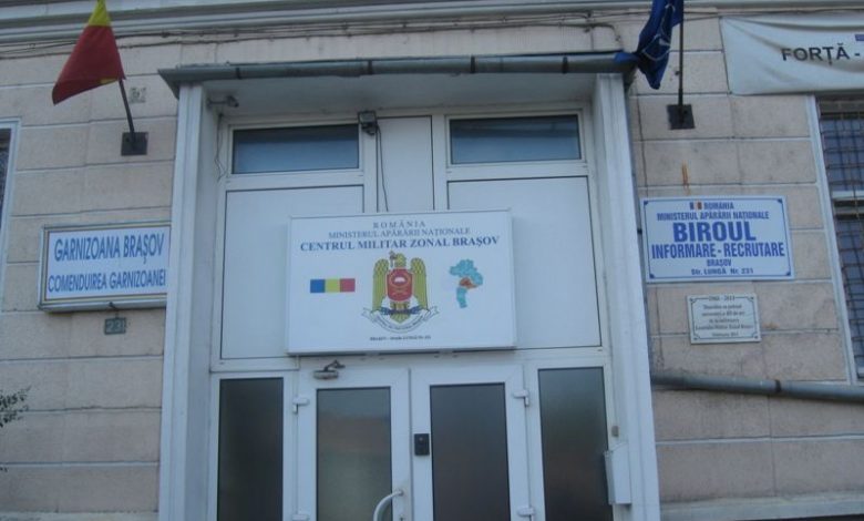 BRAȘOV. MApN a prelungit recrutarea rezerviştilor voluntari. Aceștia ar putea primi mai mulți bani 1 centrul-militar.jpg