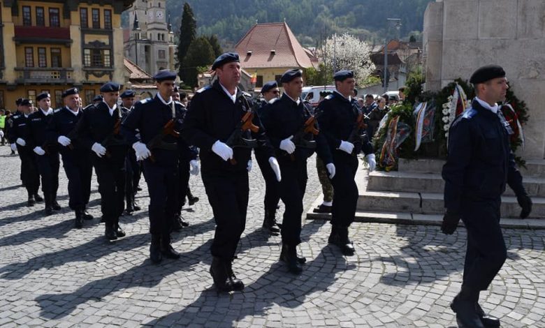 BRAȘOV. Jandarmeria a obținut aprobare pentru defilare 1 jandarmi-defilare.jpg