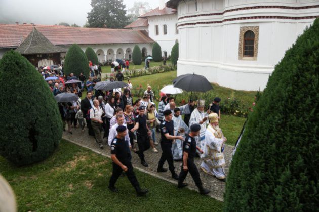 BRAȘOV. Mii de pelerini la Mânăstirea de la Sâmbăta de Sus 1 manastirea-hram0_271155.jpg