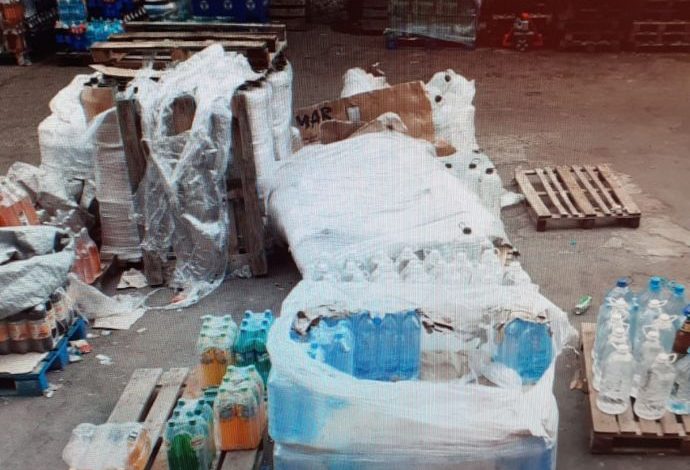 Protecția Consumatorilor a oprit definitiv de la vânzare aproape 30.000 de litri de băuturi răcoritoare improprii consumului 1 racoritoare.jpg