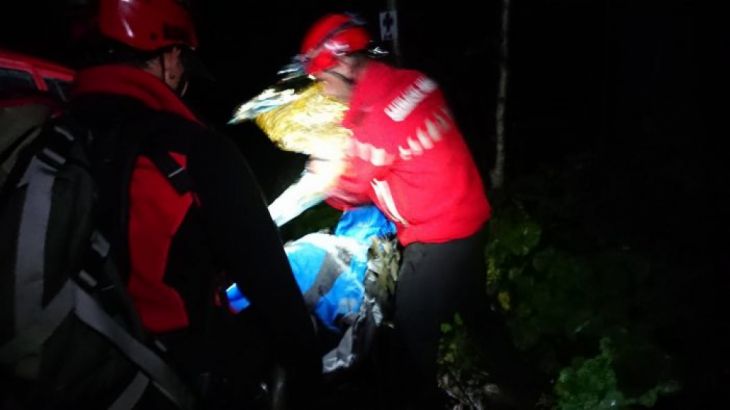BRAȘOVEANCĂ de 65 de ani blocată pe munte 1 salvamont-noaptea2_271202.jpg