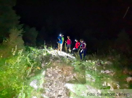 BRAȘOV. Salvamontiștii zărneșteni, solicitați două nopți la rând pentru a recupera turiști rătăciți în Piatra Craiului (FOTO) 1 salvamont zarnesti_271428.jpg