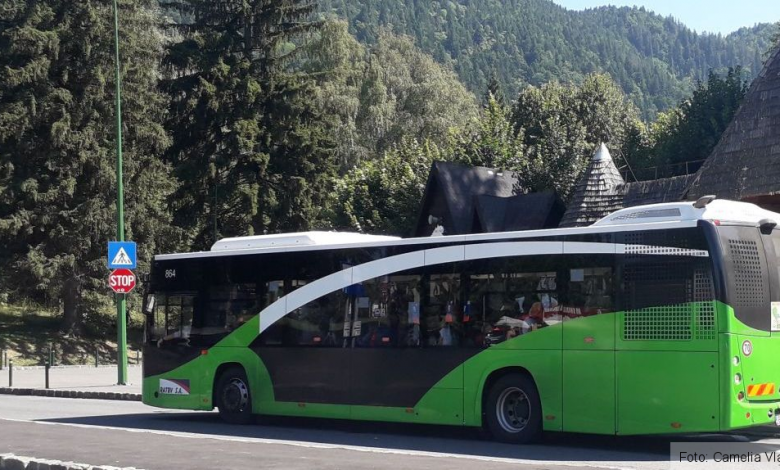 BRAȘOV. Circulație dată peste cap, în week-end, pe drumul de Poiană 1 transport.jpg