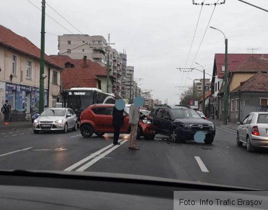 BRAȘOV. Coliziune în trafic, lângă Casa de Pensii (FOTO) 1 20190924_085617_272859.jpg