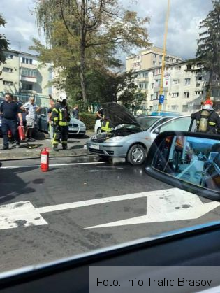 BRAȘOV. Incendiu la un autoturism, pe strada Uranus (FOTO) 1 FB_IMG_1568464703070_272376.jpg