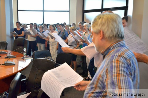 BRAȘOV. Corul Bach din Nurnberg, în miniconcert la Primărie 1 IMG-20190902-WA0013_271859.jpg
