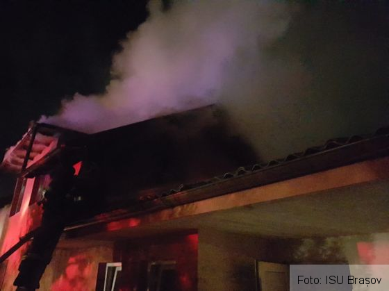 BRAȘOV. Incendiu la o clădire de birouri! (FOTO) 1 IMG-20190918-WA0007_272617.jpg