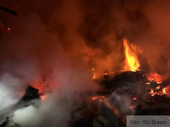 BRAŞOV. Bărbat arestat după ce a incendiat locuinţa fratelui său! (FOTO) 1 IMG-20190922-WA0001_272744.jpg
