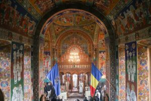 biserica-Bogata1_273281.jpg