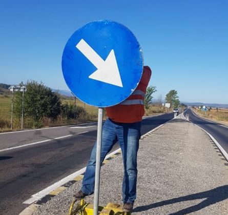 BRAȘOV. Vandalii, accidentele și intemperiile 1 indicatoare_273104.jpg