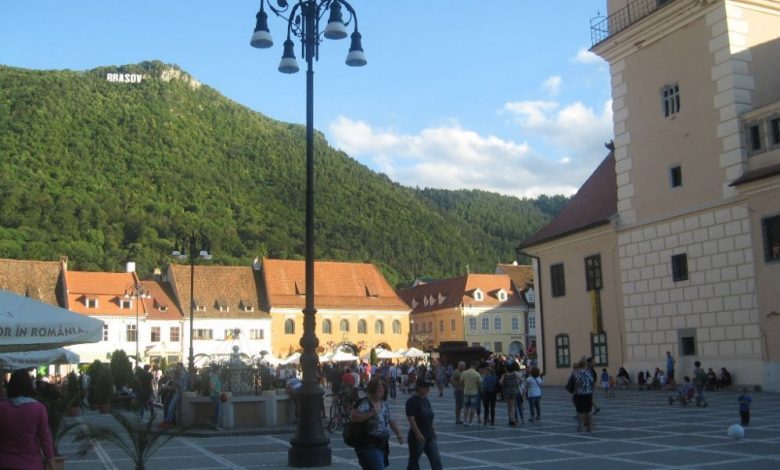 BRAȘOV. Trei milioane de lei de la bugetul local, pentru proiecte culturale, în ciuda pandemiei 1 piata-sfatului_3.jpg