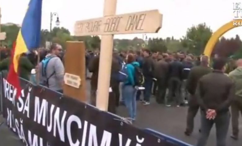 Un BRAȘOVEAN, printre pădurarii omorâți de hoții de lemne! Sindicaliştii din silvicultură ies în stradă, cerând întărirea autorităţii personalului silvic 1 silvicultori.jpg