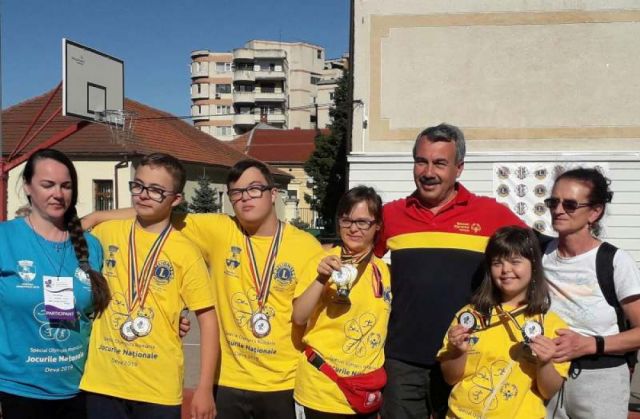 BRAȘOV. Patru copii cu dizabilități intelectuale au adus medalii de la Jocurile Naționale Special Olympics 1 sportivi-special-olympics0_272829.jpg