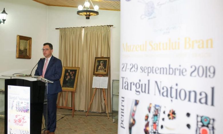 BRAŞOV. Tradiţiile şi meşteşugurile româneşti sunt promovate la Bran timp de trei zile 1 targuldeartizanat.jpg