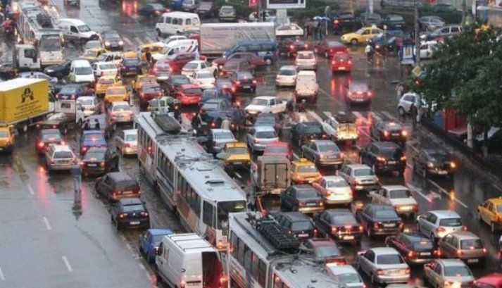 BRAȘOV. Inspecțiile RAR în trafic arată că aproape jumătate dintre mașinile din trafic au probleme tehnice 1 trafic_9.jpg