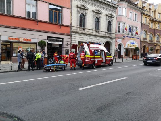 BRAȘOV. Biciclist lovit de mașină, pe Mureșenilor! Update: De fapt... biciclistul a lovit mașina 1 IMG-20191005-WA0004_273518.jpg