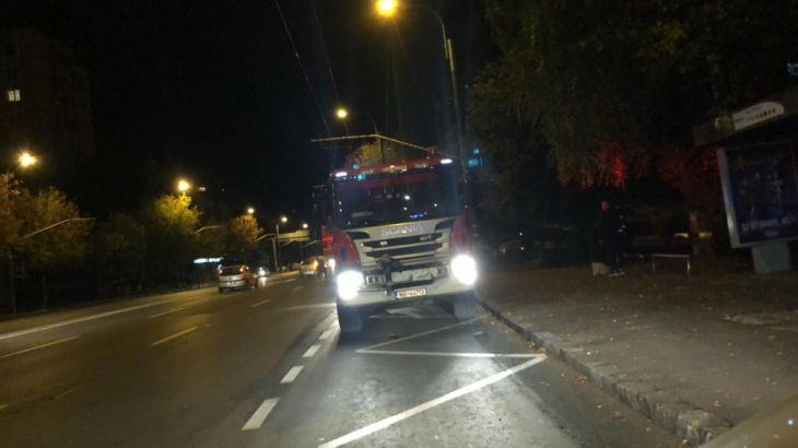 Update. BRAȘOV. Incendiu pe Bulevardul Alexandru Vlahuță, în urma unor lucrări de renovare 1 IMG-20191005-WA0011_273535.jpg