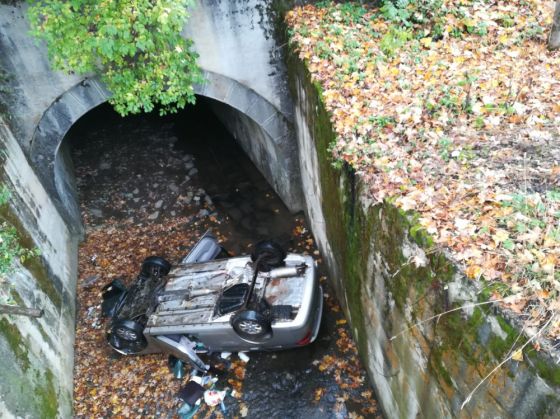 BRAŞOV. Autoturism răsturnat în şanţ, pe DN 1, la Predeal! (Update FOTO) 1 IMG-20191006-WA0017_273564.jpg