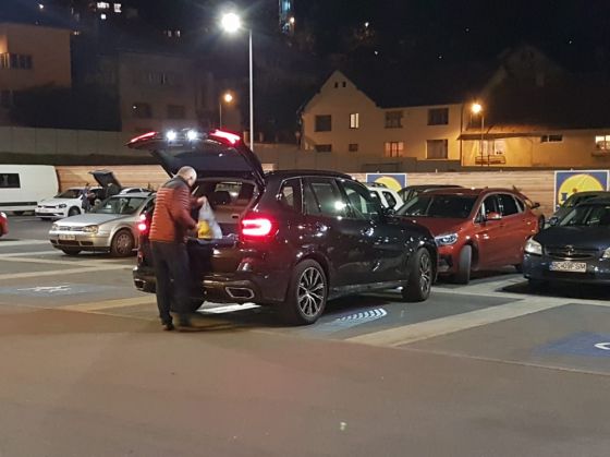 BRAȘOV. Fost profesor de drept și deputat parchează pe locurile persoanelor cu handicap (FOTO) 1 WhatsApp Image 2019-10-01 at 20.40.08_273336.jpeg