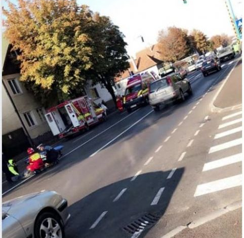 BRAŞOV. ULTIMA ORĂ. Pietoni loviţi de maşină în faţa bisericii de pe strada Aurel Vlaicu!!! Update: Una dintre victime, în COMĂ (FOTO) 1 accidentaurelvlaicu_3.jpg
