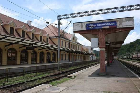 BRAŞOV. CFR vrea să semneze contractul pentru modernizarea tronsonului Braşov-Sighişoara pentru a nu pierde finanţarea 1 caleferata1.jpg