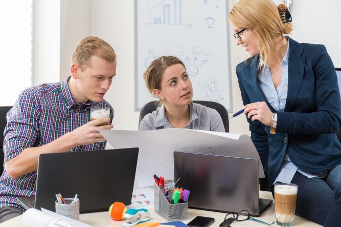 BRAŞOV. Femeile au câştigat, în medie, cu 2% mai puţin decât bărbaţii în anul 2018 1 femeideafaceri1_2.jpg