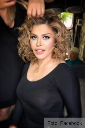 Loredana Groza, de nerecunoscut într-o rochie cu decolteu amețitor! (FOTO 2 și 3) 1 lifestyle 3_274182.jpg