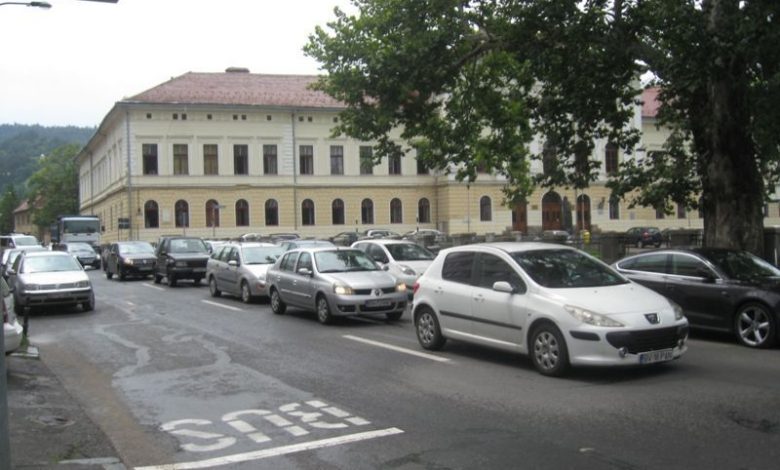 BRAȘOV. O să avem BRAȘOVINIETĂ pentru mașinile sub Euro 4? 1 masini-schei.jpg