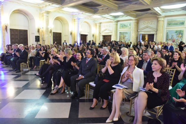 Consens general pentru evitarea crizei grave de forță de muncă din România. GALERIE FOTO 1 public_273513.jpg