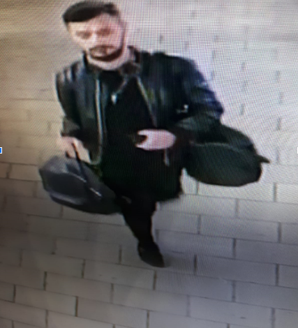 BRAŞOV. Îl cunoaşteţi?! SUSPECT CĂUTAT după un furt de 6.000 de lei 1 suspectfurt.png