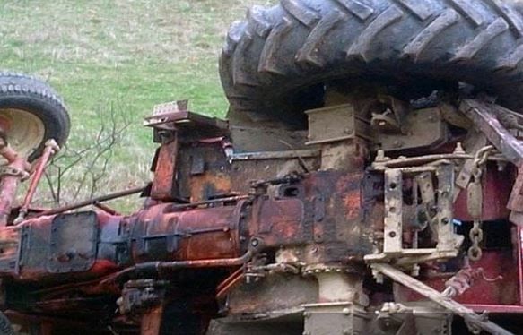 tractor-rasturnat.jpg