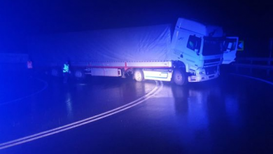 BRAȘOV. Atenție, un TIR blochează o parte din carosabil, pe DN 1! (FOTO) 10 IMG-20191115-WA0000_275045.jpg