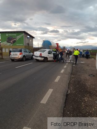 BRAȘOV. Coliziune frontală între două autovehicule, pe DN 13 (FOTO) 1 IMG-20191121-WA0000_275230.jpg