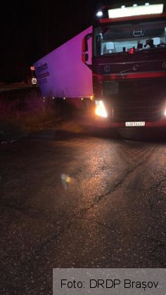 BRAȘOV. Incident pe DN 73 - se circulă pe un singur sens! Update: Carosabil eliberat 1 IMG-20191129-WA0000_275506.jpg