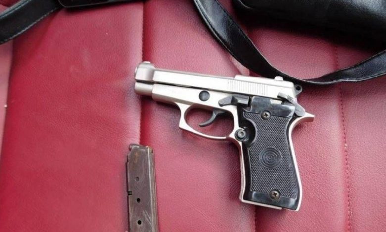 Judeţul BRAŞOV. Dosar penal pentru deţinerea ilegală a unei arme 1 armaneletala.jpg