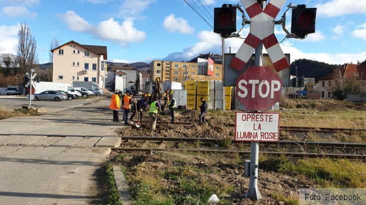 Judeţul BRAŞOV. Lucrări la trecerea la nivel cu calea ferată! „Ăsta da miracol de Crăciun!” (Galerie FOTO) 1 calea ferata_275390.jpg