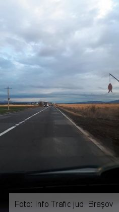 BRAȘOV. Poliția Rutieră s-a sesizat din oficiu în cazul schimbării ilegale a marcajului de pe DN 11 (FOTO) 1 dn 11 2_275232.jpg