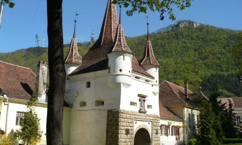 ISTORIA BRAȘOVULUI. Ce semnifică cele patru turnulețe ale Porții Ecaterina? 1 ecaterina-01.jpg