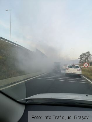 BRAŞOV. Incendiu la un autovehicul, pe Ocolitoare (FOTO) 1 incendiu ocolitoare 1_274924.jpg