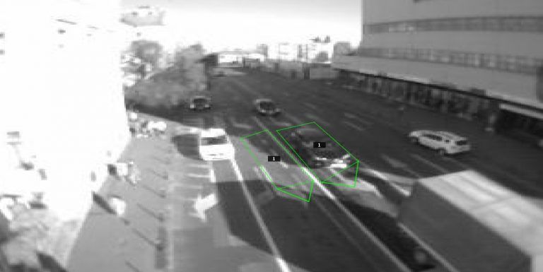 BRAŞOV. Intersecţie „Smart” la Universal. Semafoarele „văd” încărcarea mașinilor pe fiecare flux de trafic şi stabilesc singure unde să dea verde și unde stop 1 intersectieuniversal.jpg