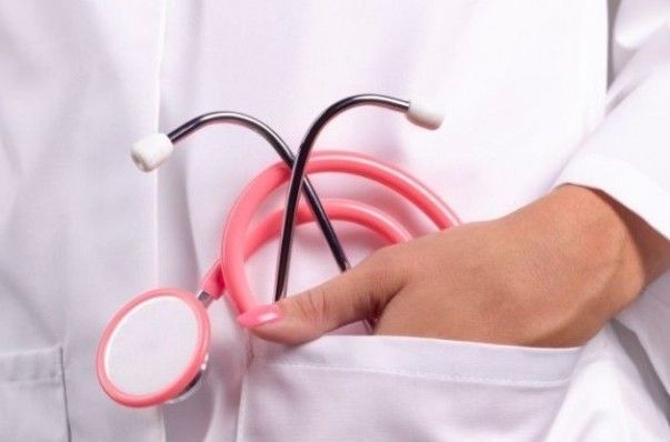 BRAȘOV. Ce a descoperit comisia de medici voluntari după consultul a peste 1.000 de copii din mai multe școli din județ?! 1 medic_7.jpg