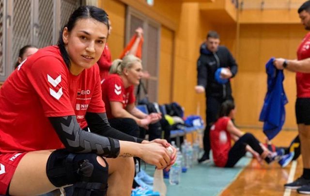 MARELE SEMN DE ÎNTREBARE. Îi va ține genunchiul Cristinei Neagu?!... 1 neagu_39.jpg