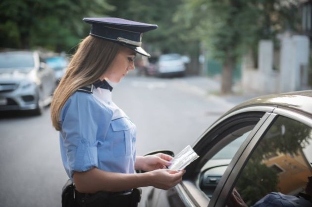 BRAȘOV. Refuzul de legitimare se amendează și cu 1.500 de lei 1 o-noua-modalitate-de-a-scapa-de-amenda-este-propusa-chiar-de