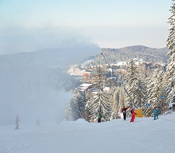 Poiana BRAȘOV. Se pune punct sezonului de schi / Majoritatea hotelurilor și restaurantelor din stațiune s-au închis 1 partieschipostavarul.jpg