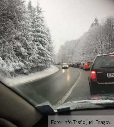 Poiana Brașov, luată cu asalt de vizitatori! Circulație bară la bară (FOTO) 1 20191229_183644_276564.jpg