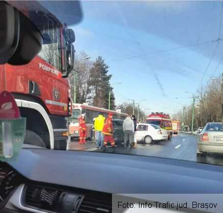 BRAȘOV. ULTIMA ORĂ. Accident cu două victime pe Bulevardul Saturn! (FOTO) 1 20191230_131450_276572.jpg