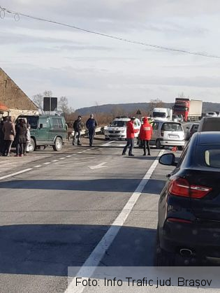 BRAȘOV. Pieton rănit în urma unei coliziuni între trei autovehicule, pe DN 1! (FOTO) 1 FB_IMG_1576155981172_276028.jpg